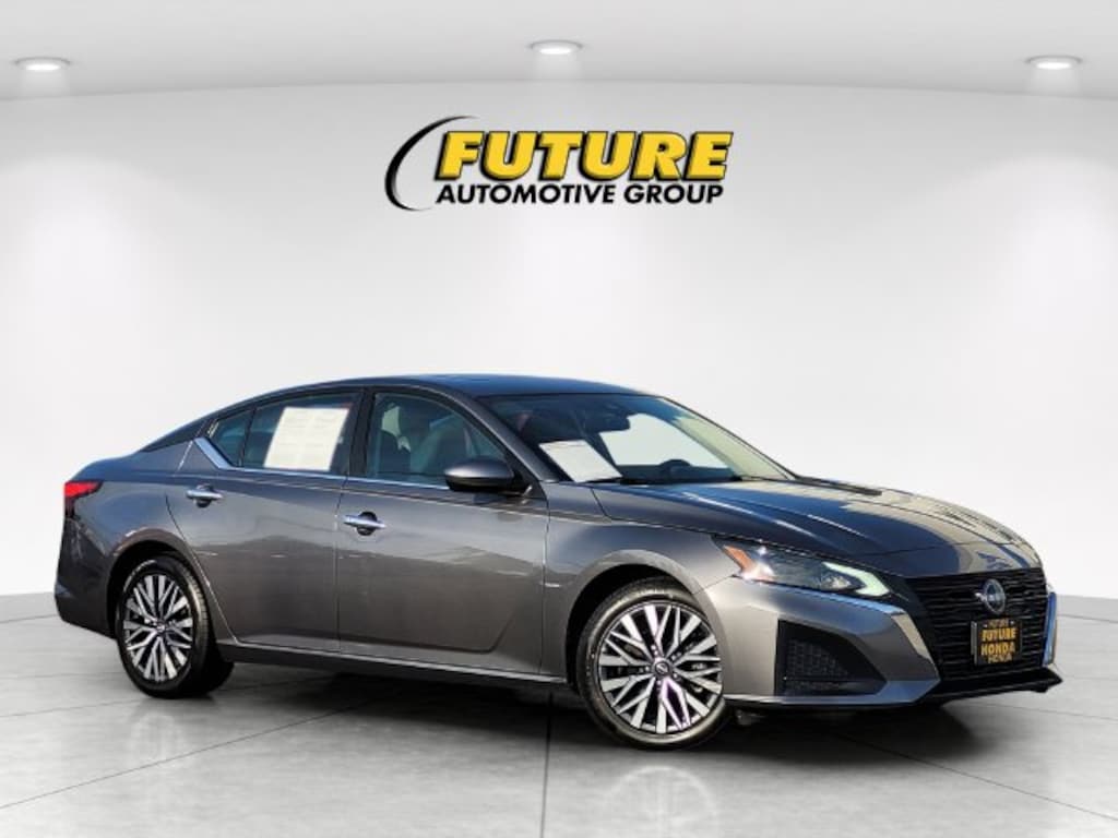 Used 2024 Nissan Altima 2.5 SV Sedan