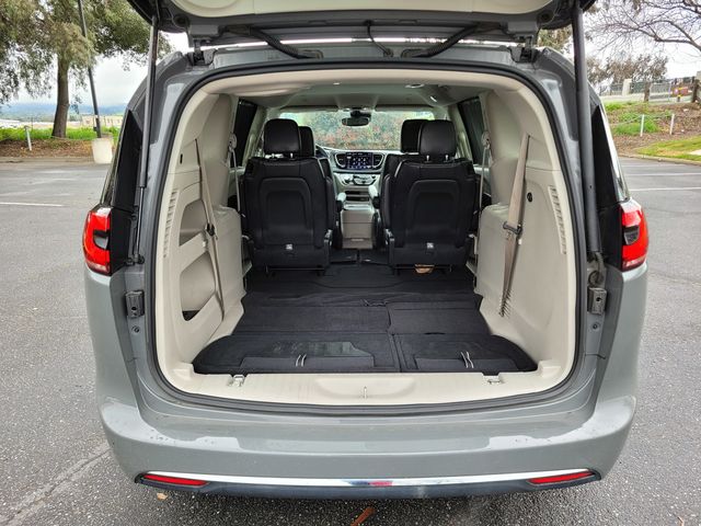 2022 Chrysler Pacifica Touring L - Photo 11