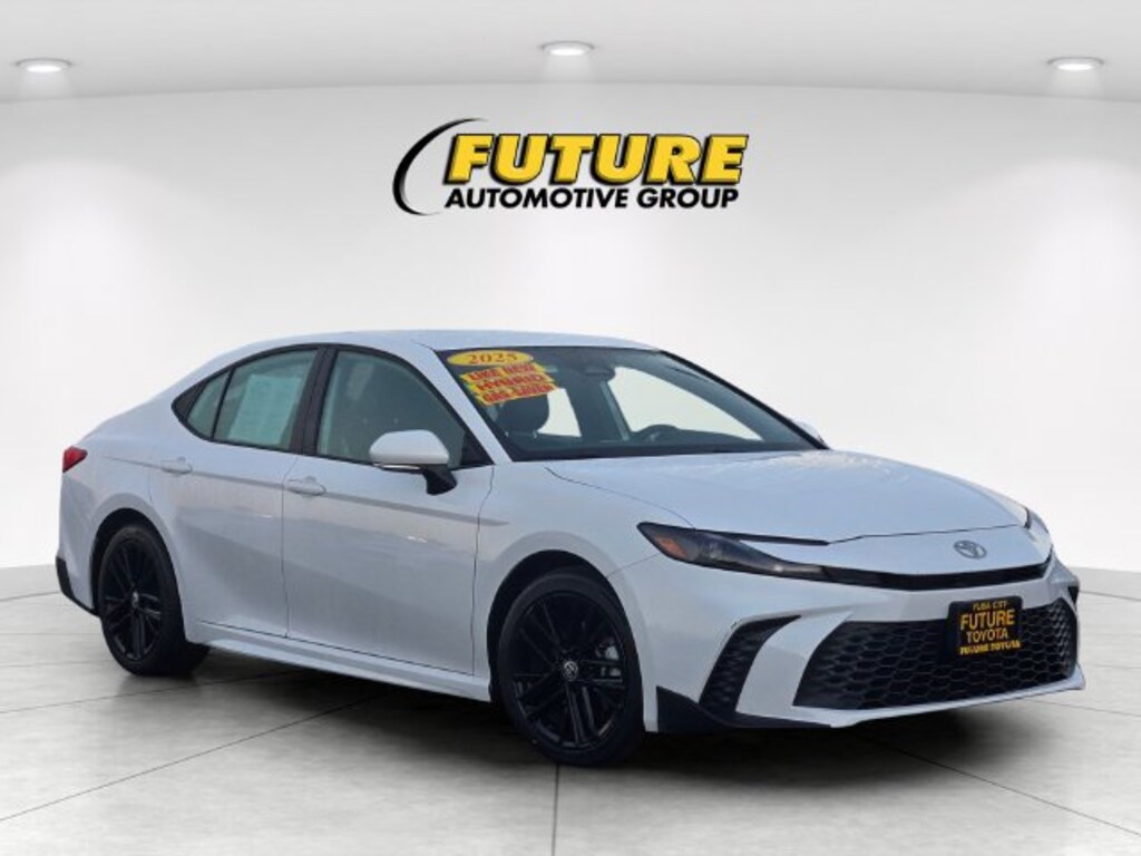 Used 2025 Toyota Camry SE Sedan