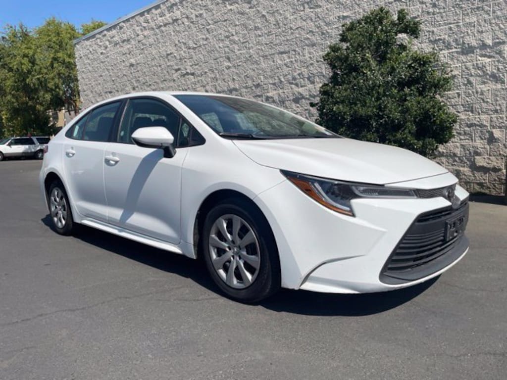 Certified 2025 Toyota Corolla LE Sedan