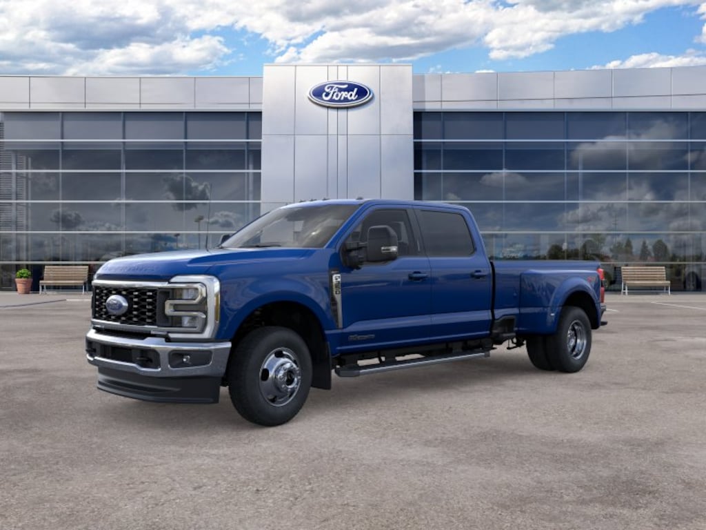 New 2026 Ford F-350SD Lariat Truck Crew Cab