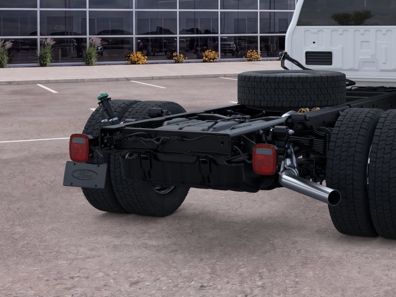 2025 Ford F-550 Super Duty Chassis Cab XLT - Photo 21