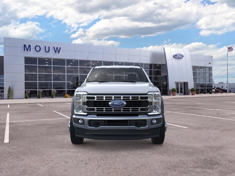 2025 Ford F-550 Super Duty Chassis Cab XLT - Photo 6