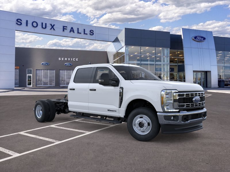 2026 Ford F-350 Super Duty Chassis Cab XLT - Photo 7