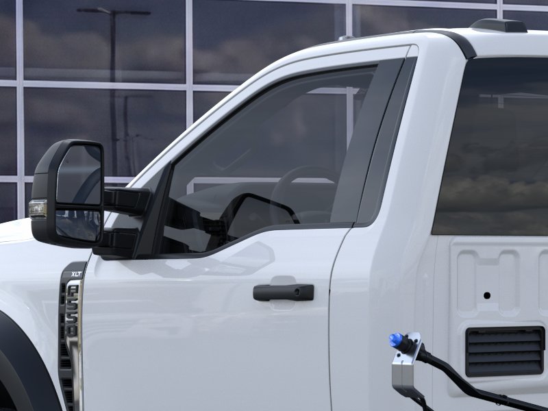 2025 Ford F-550 Super Duty Chassis Cab XLT - Photo 20