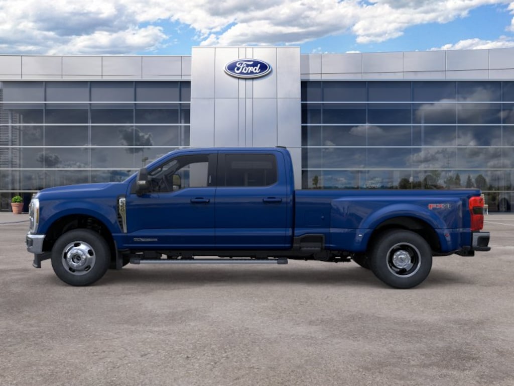 New 2026 Ford F-350SD Lariat Truck Crew Cab
