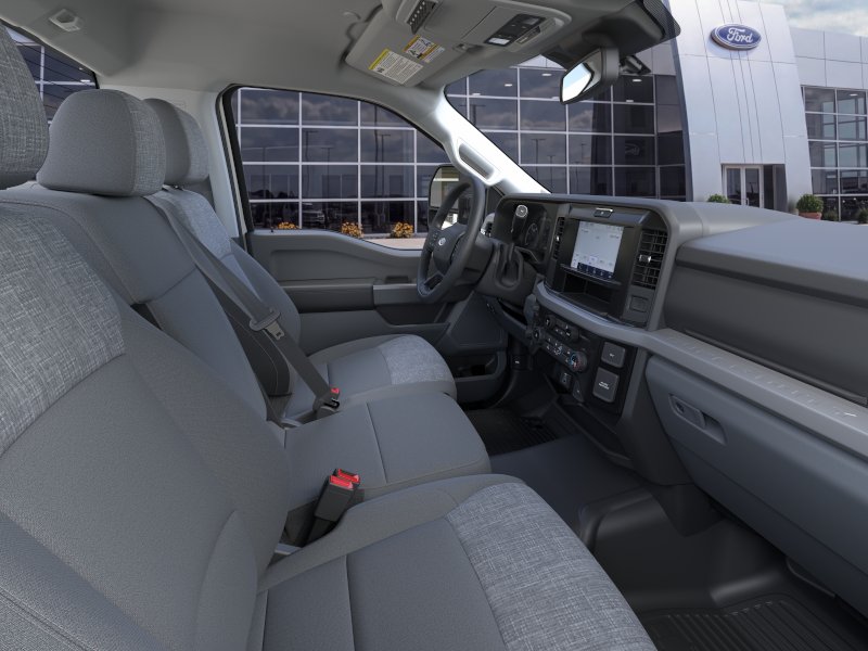 2025 Ford F-550 Super Duty Chassis Cab XLT - Photo 11