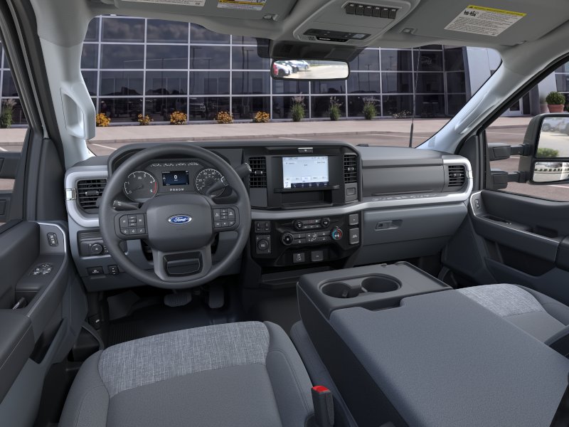 2025 Ford F-550 Super Duty Chassis Cab XLT - Photo 9
