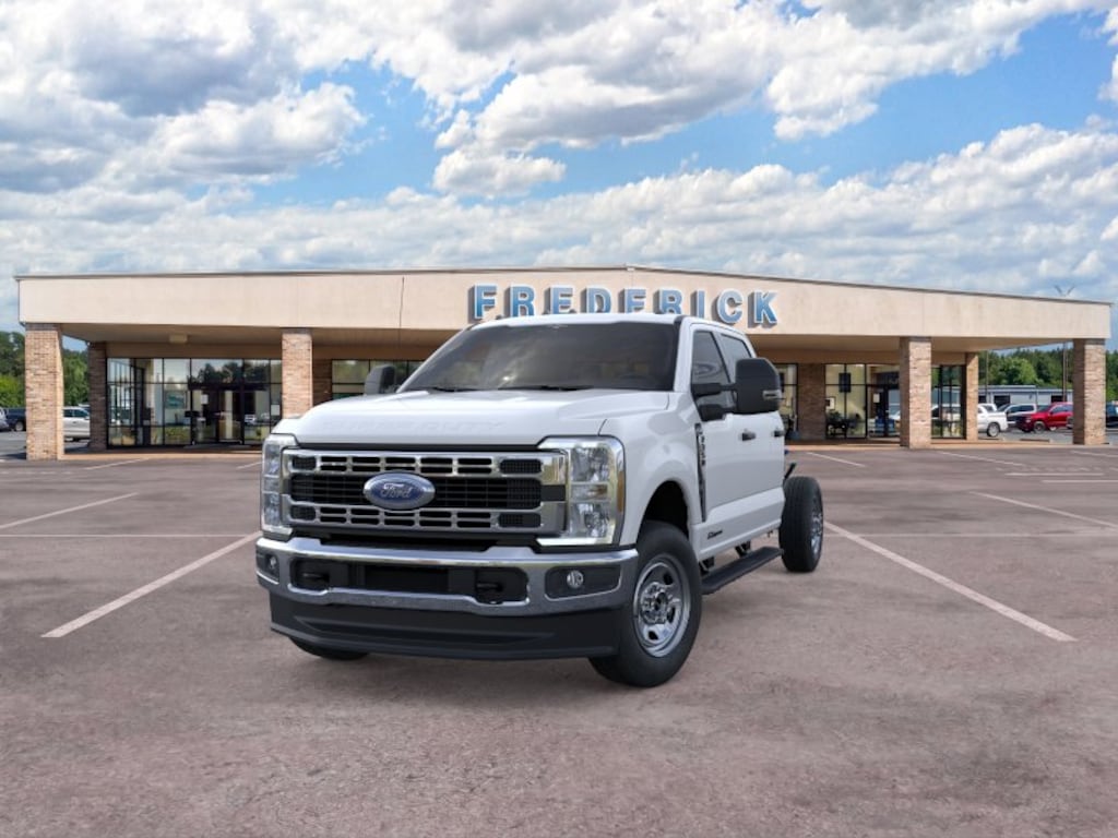 New 2026 Ford Super Duty F-350 SRW Chassis Cab F-350® XL 4WD Crew Cab 179 WB 60 CA