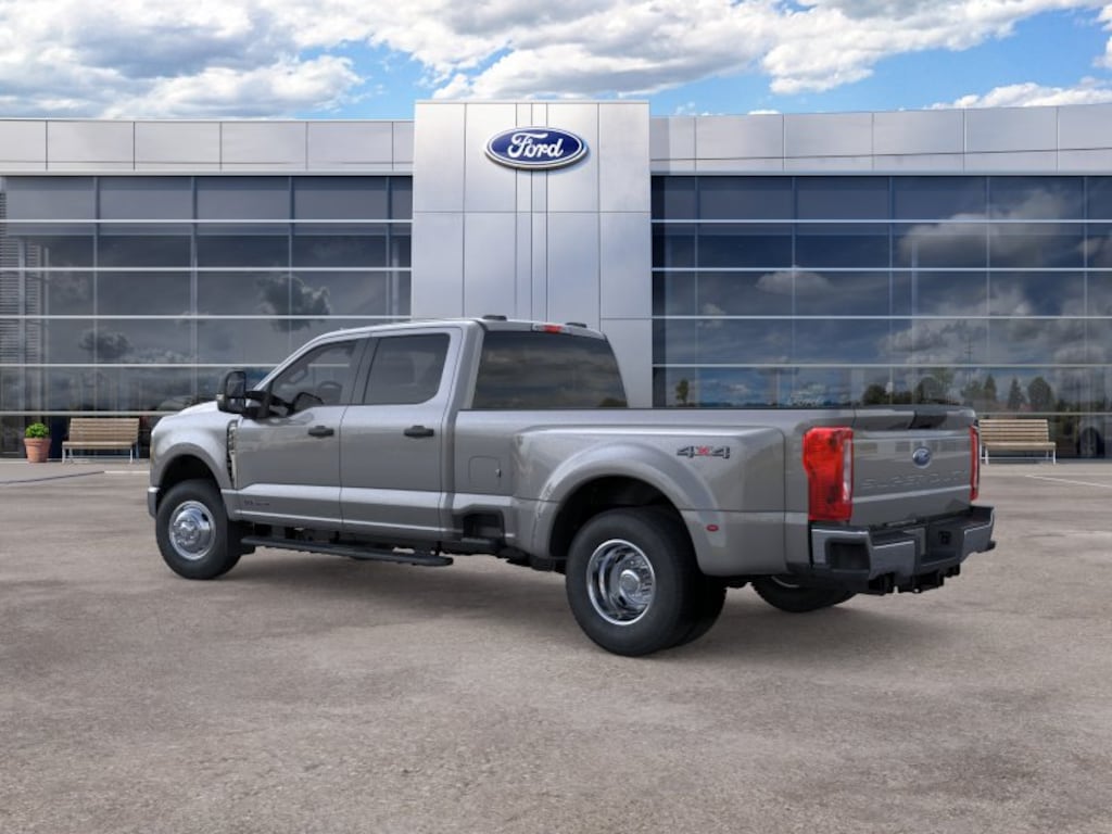 New 2026 Ford F-350SD XLT Truck Crew Cab