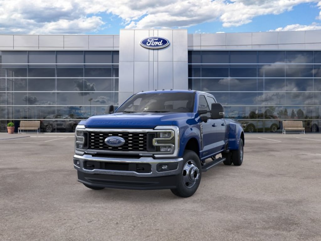 New 2026 Ford F-350SD Lariat Truck Crew Cab