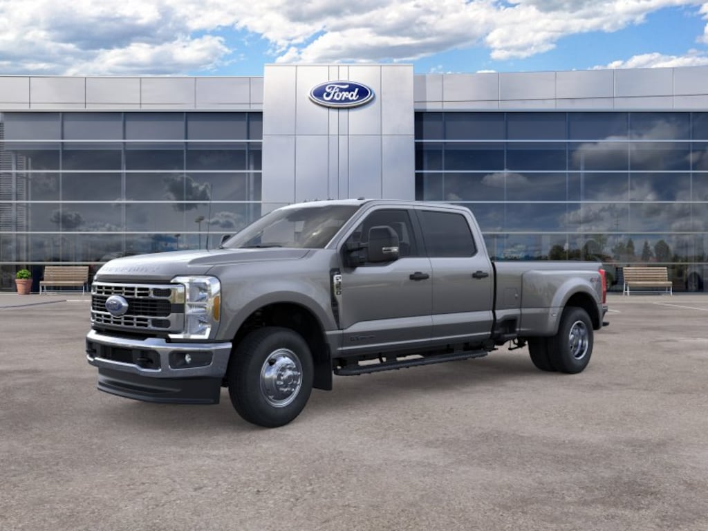 New 2026 Ford F-350SD XLT Truck Crew Cab