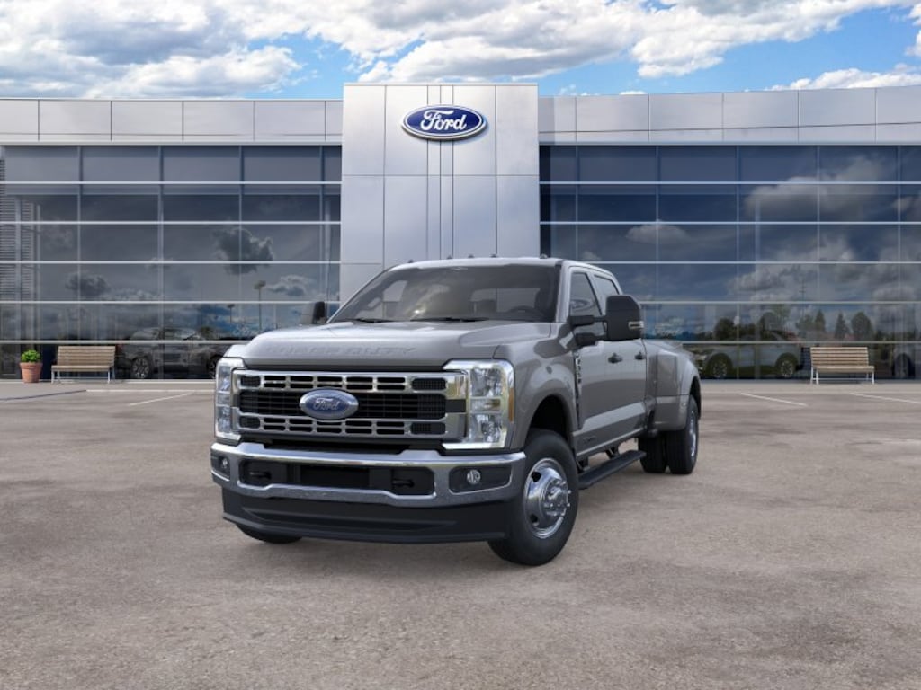 New 2026 Ford F-350SD XLT Truck Crew Cab