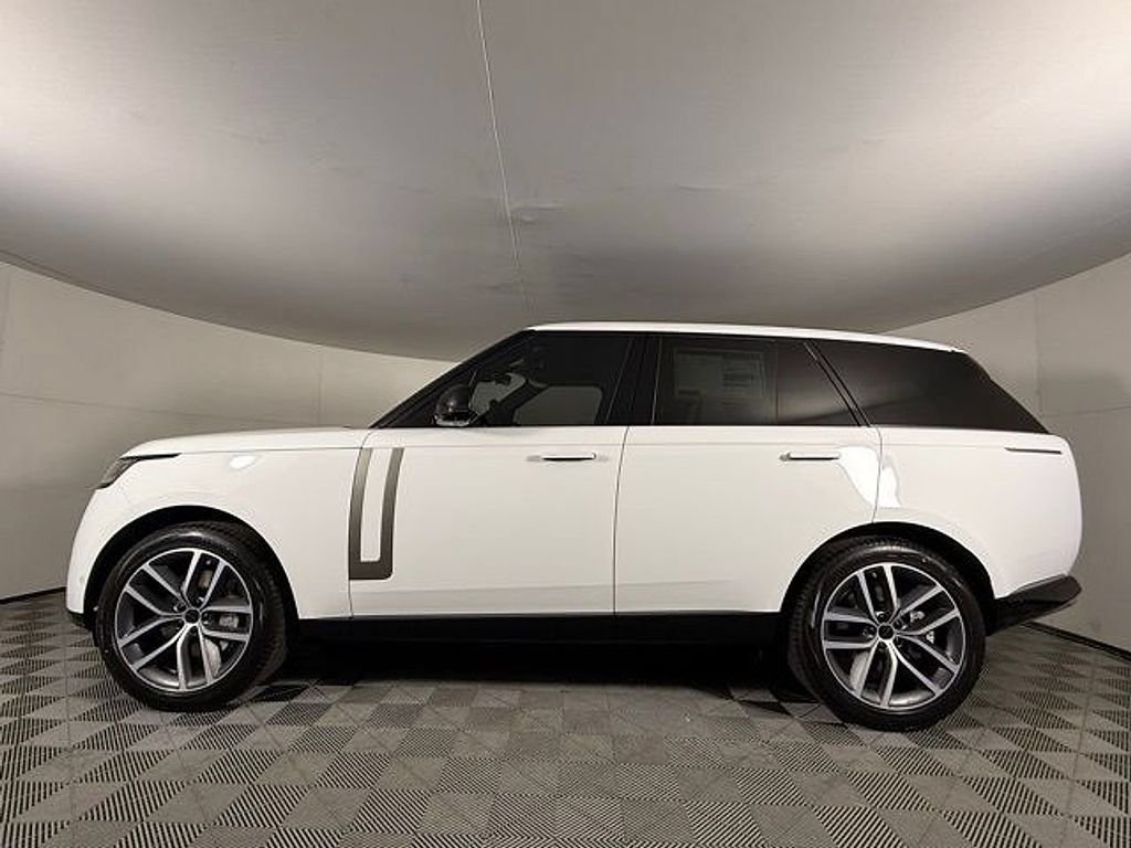 New 2026 Land Rover Range Rover SE SUV