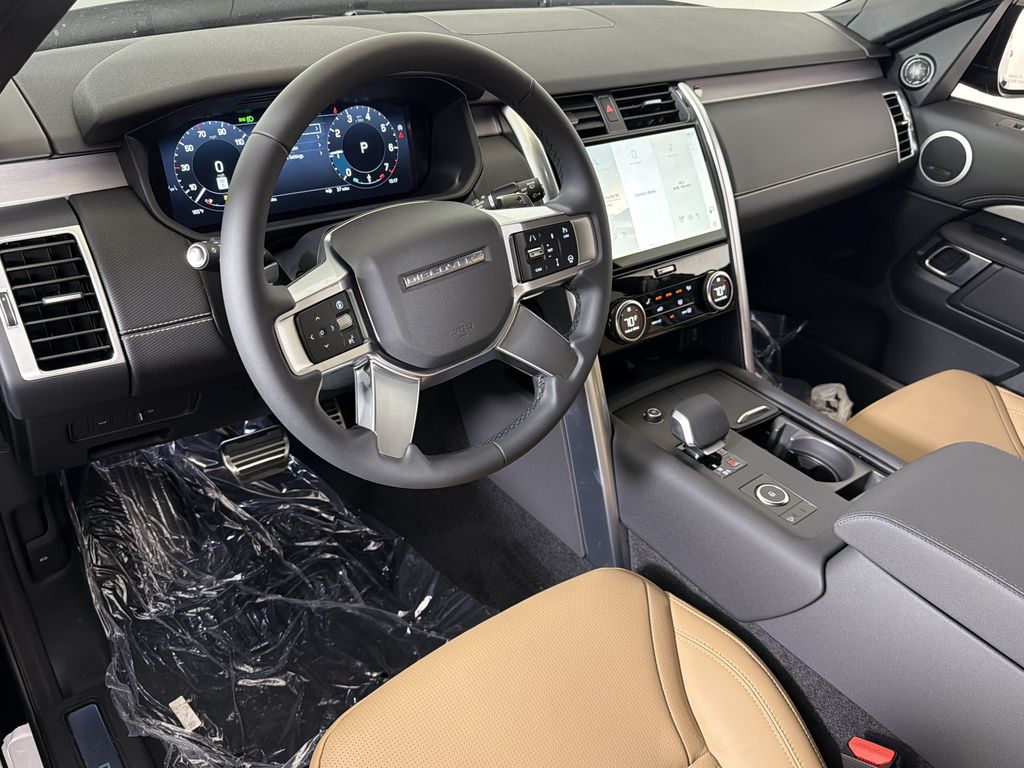 New 2026 Land Rover Discovery Dynamic SE SUV