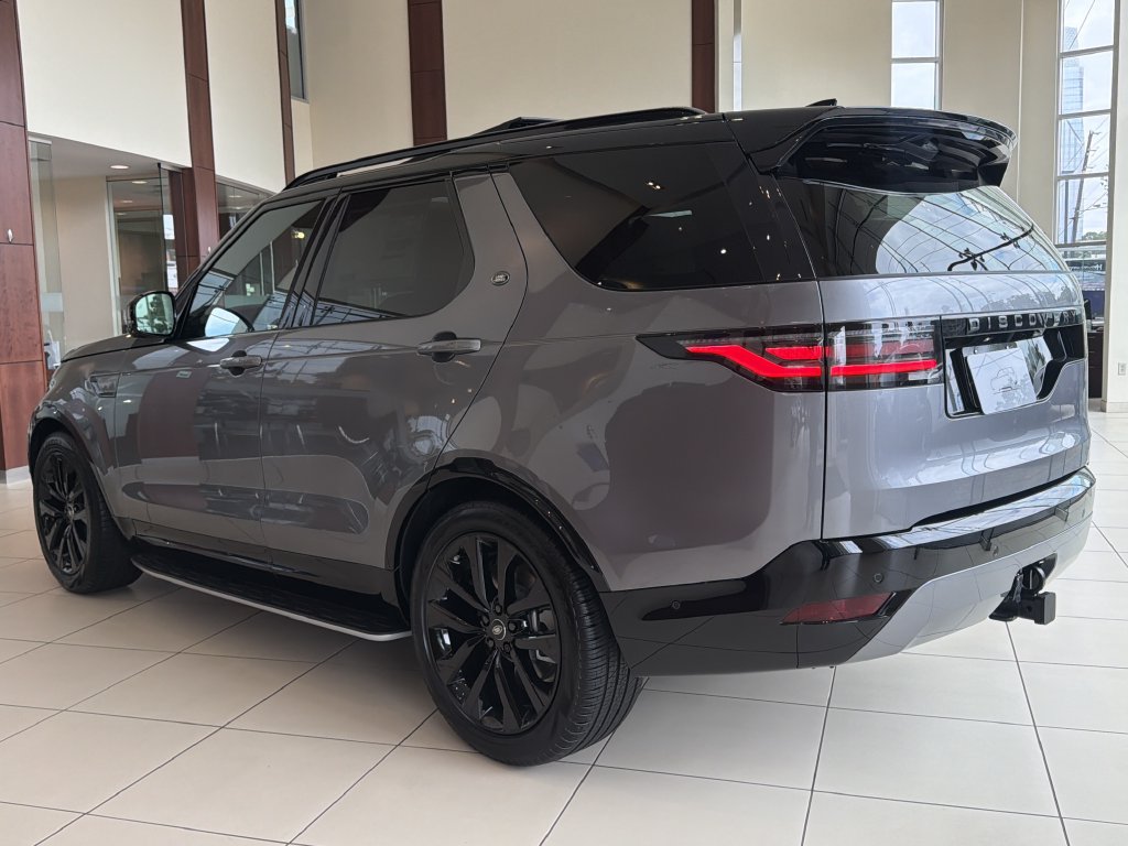 New 2026 Land Rover Discovery Dynamic SE SUV