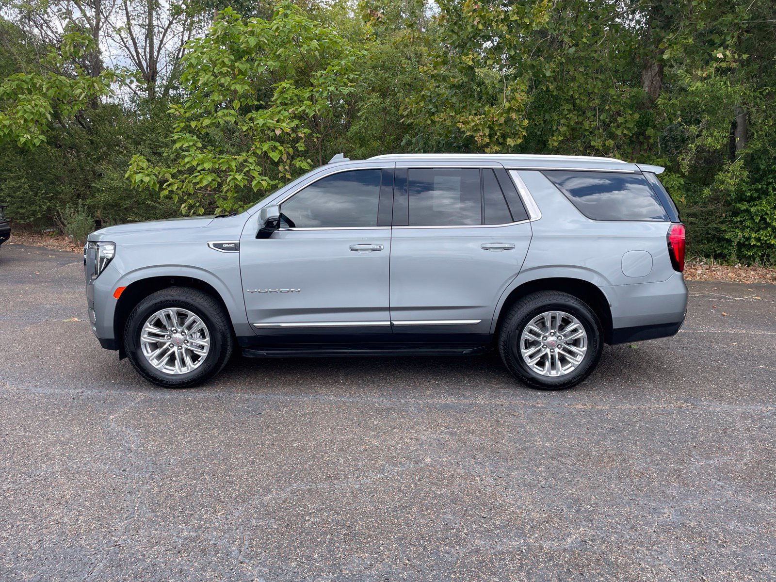 Used 2024 GMC Yukon SLT SUV