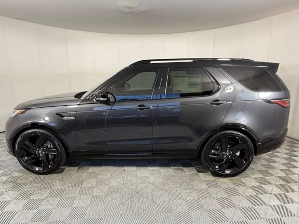New 2026 Land Rover Discovery Dynamic SE SUV
