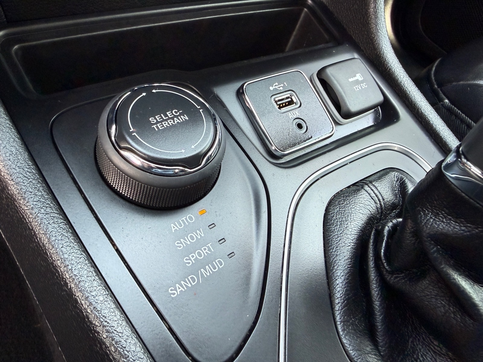 2019 Jeep Cherokee Latitude Plus - Photo 29