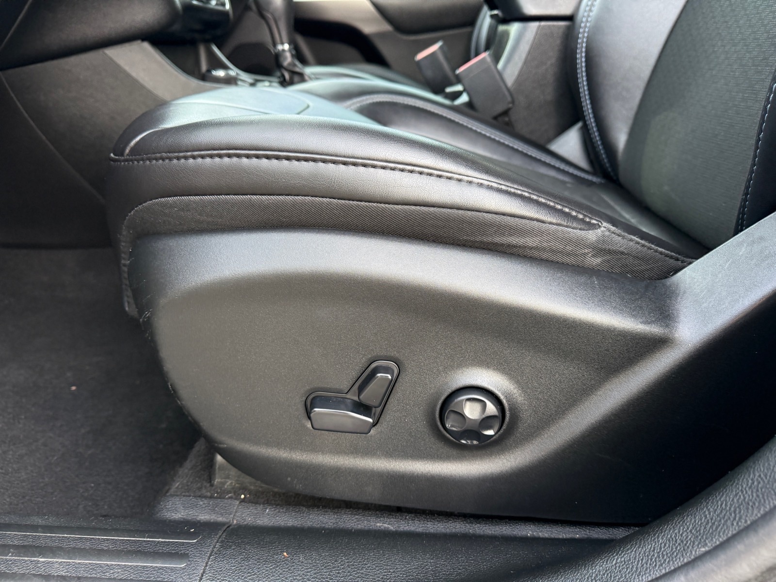 2019 Jeep Cherokee Latitude Plus - Photo 20