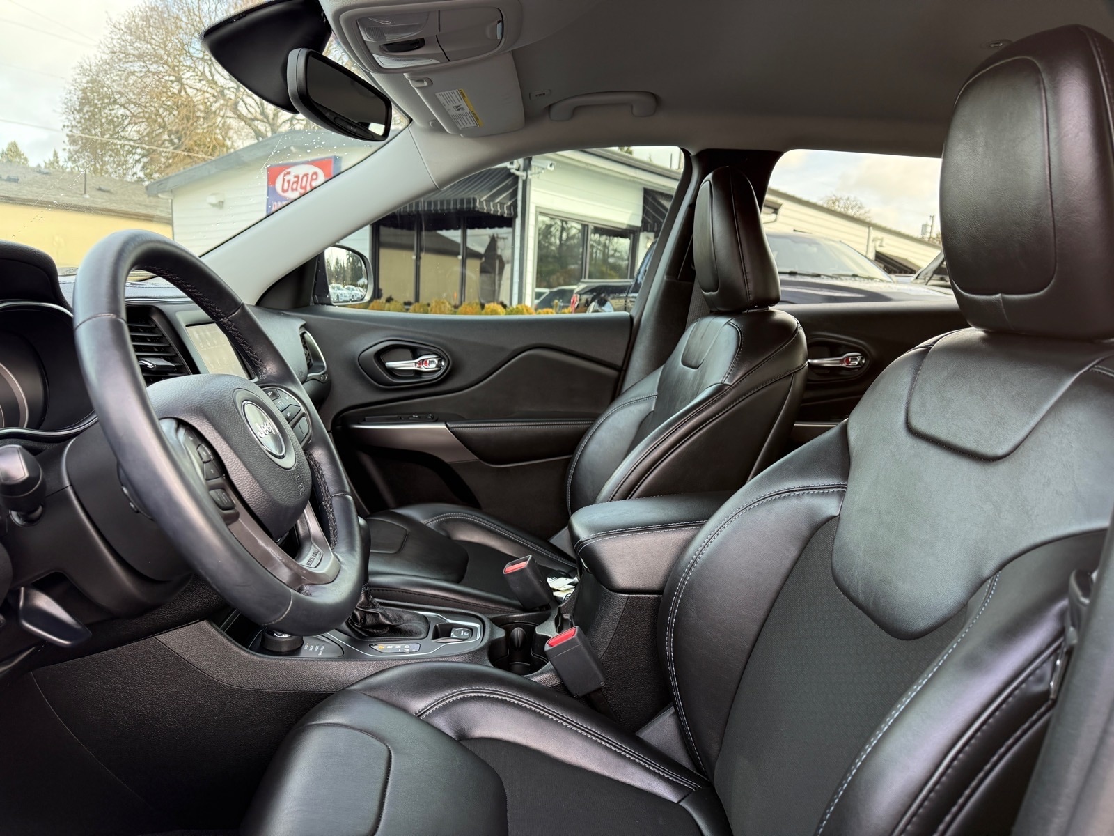 2019 Jeep Cherokee Latitude Plus - Photo 19