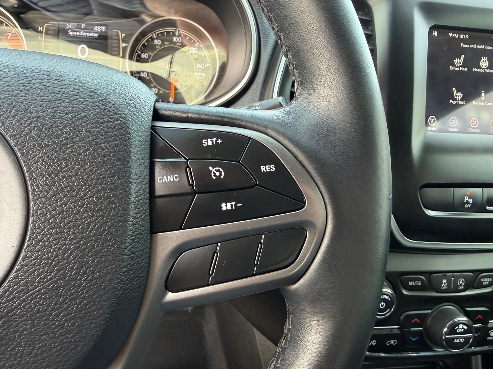 2019 Jeep Cherokee Latitude Plus - Photo 34
