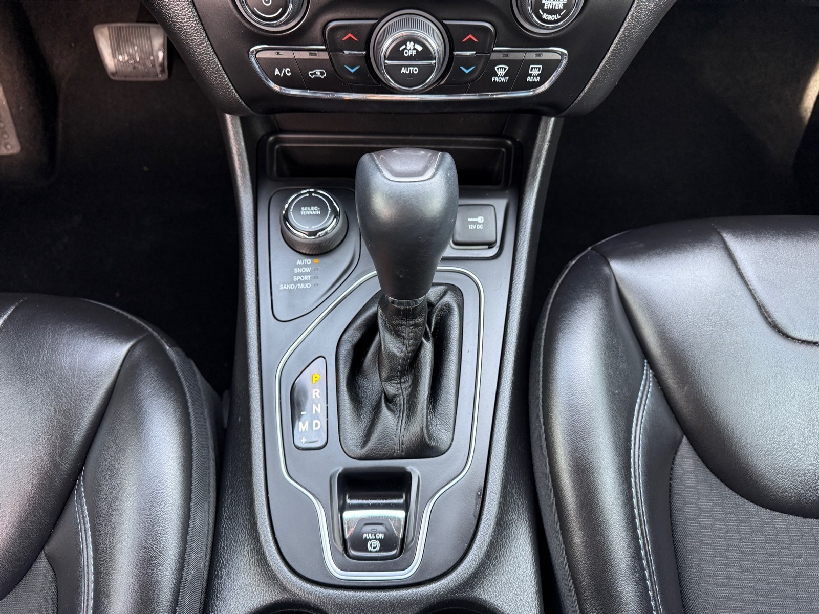 2019 Jeep Cherokee Latitude Plus - Photo 26