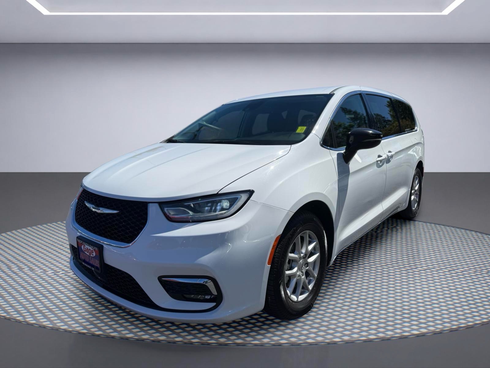 Used 2024 Chrysler Pacifica Touring L Touring L Mini-Van