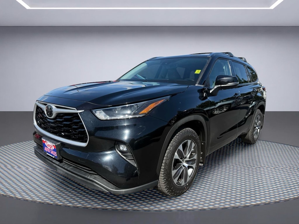 Used 2021 Toyota Highlander XLE SUV