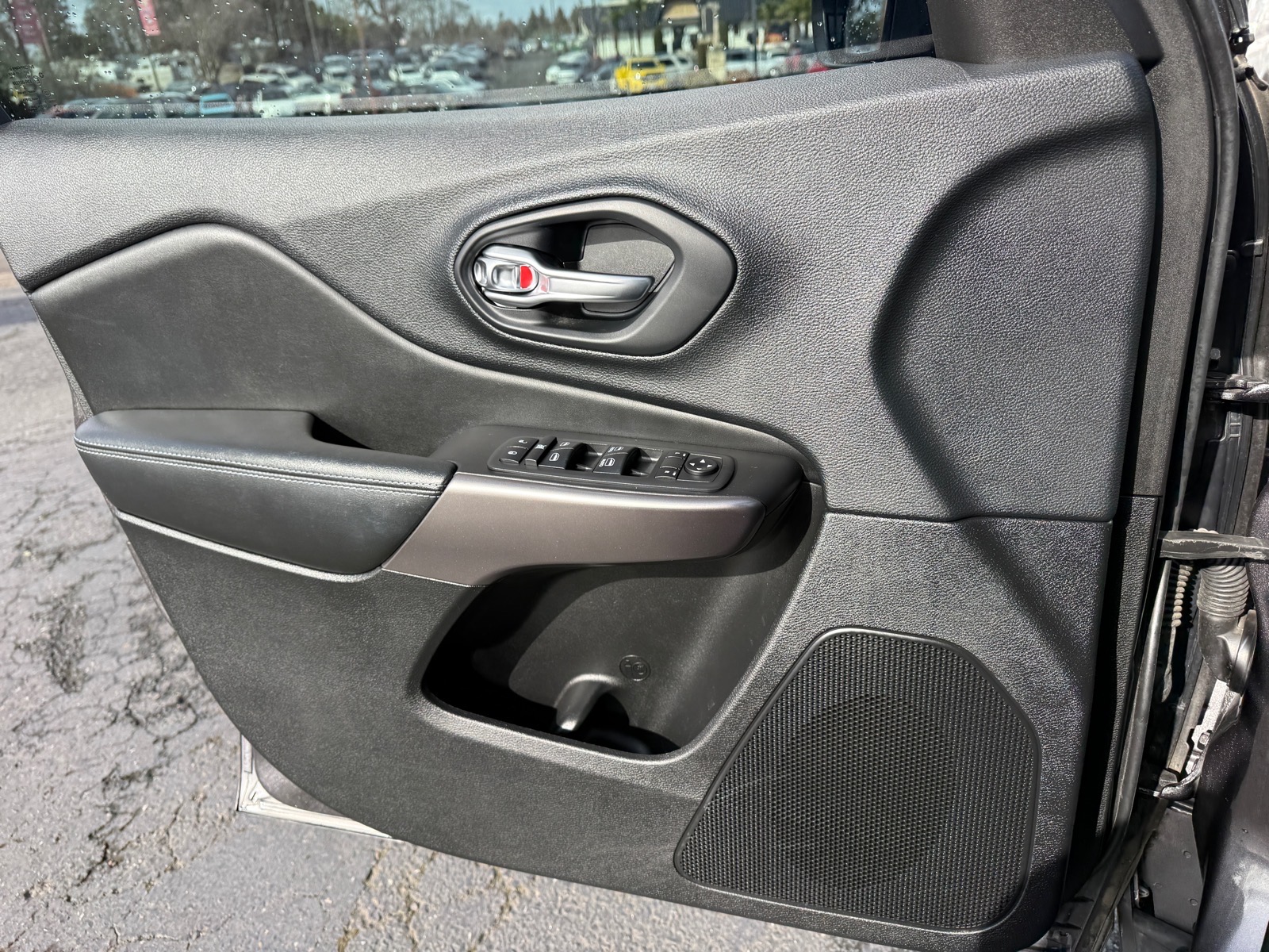 2019 Jeep Cherokee Latitude Plus - Photo 27