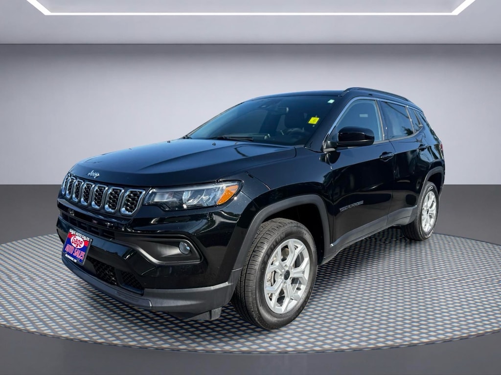 Used 2025 Jeep Compass Latitude SUV