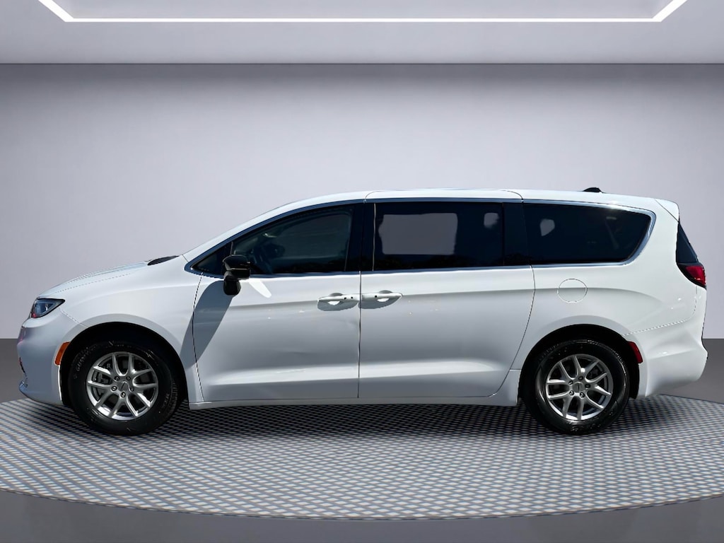 Used 2024 Chrysler Pacifica Touring L Touring L Mini-Van