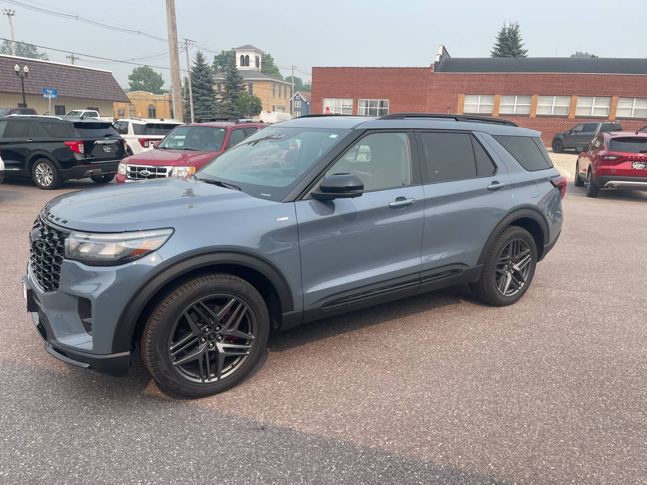 2025 Ford Explorer ST-LINE