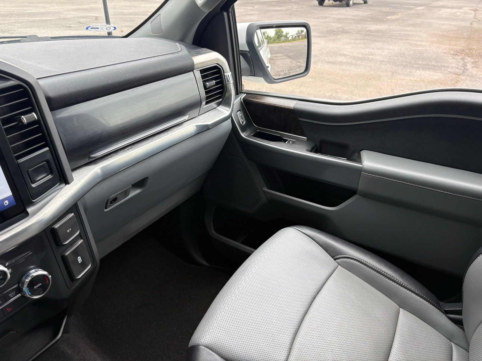 2022 Ford F-150 Lariat - Photo 12