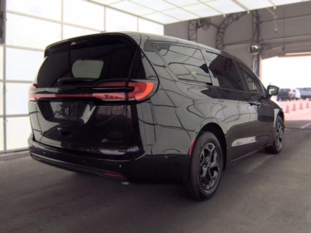Used 2023 Chrysler Pacifica Hybrid Touring L VAN PASSENGE