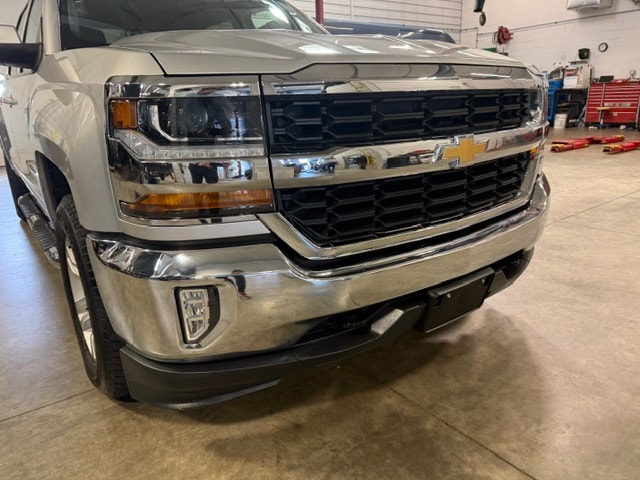 Used 2017 Chevrolet Silverado 1500 LT with VIN 3GCUKREC8HG124382 for sale in Galena, IL