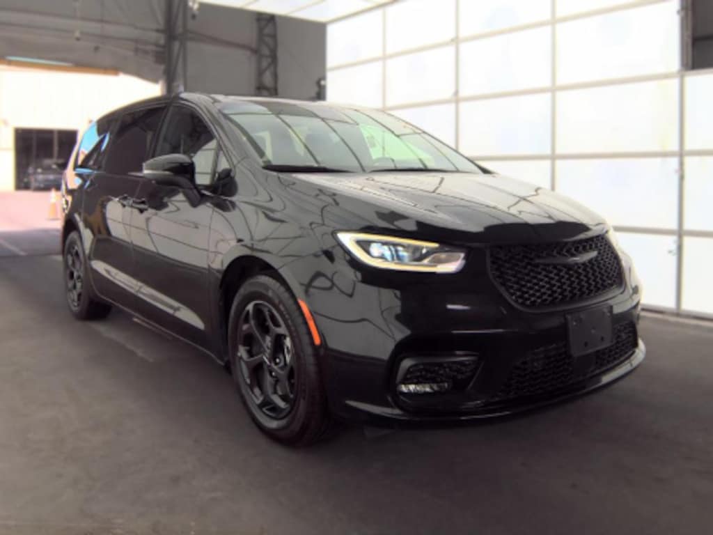 Used 2023 Chrysler Pacifica Hybrid Touring L VAN PASSENGE