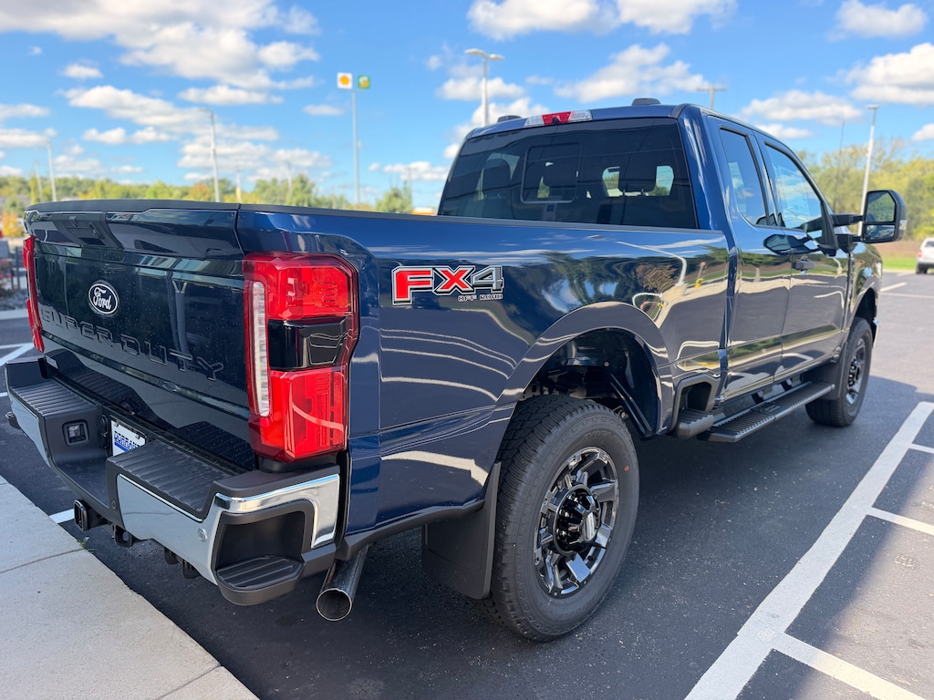 New 2027 Ford Super Duty F-350® XLT TRUCK