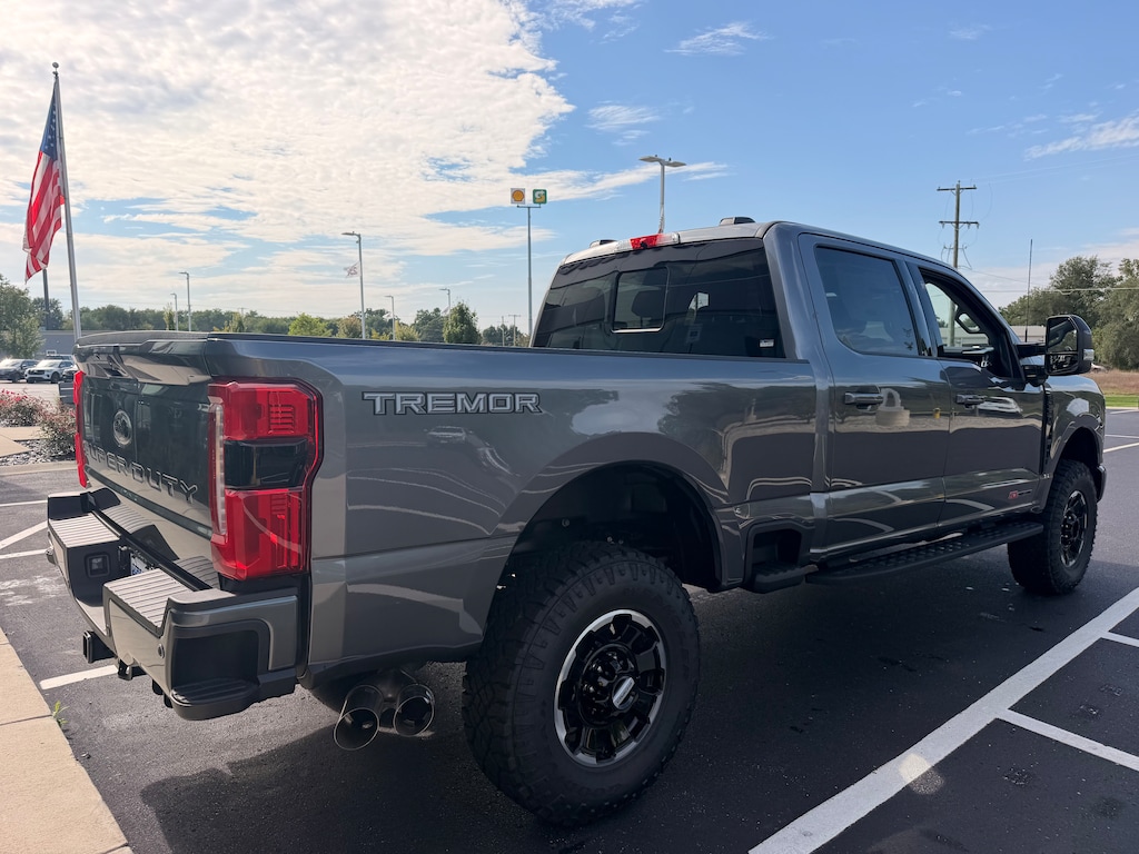 New 2026 Ford Super Duty Lariat TRUCK