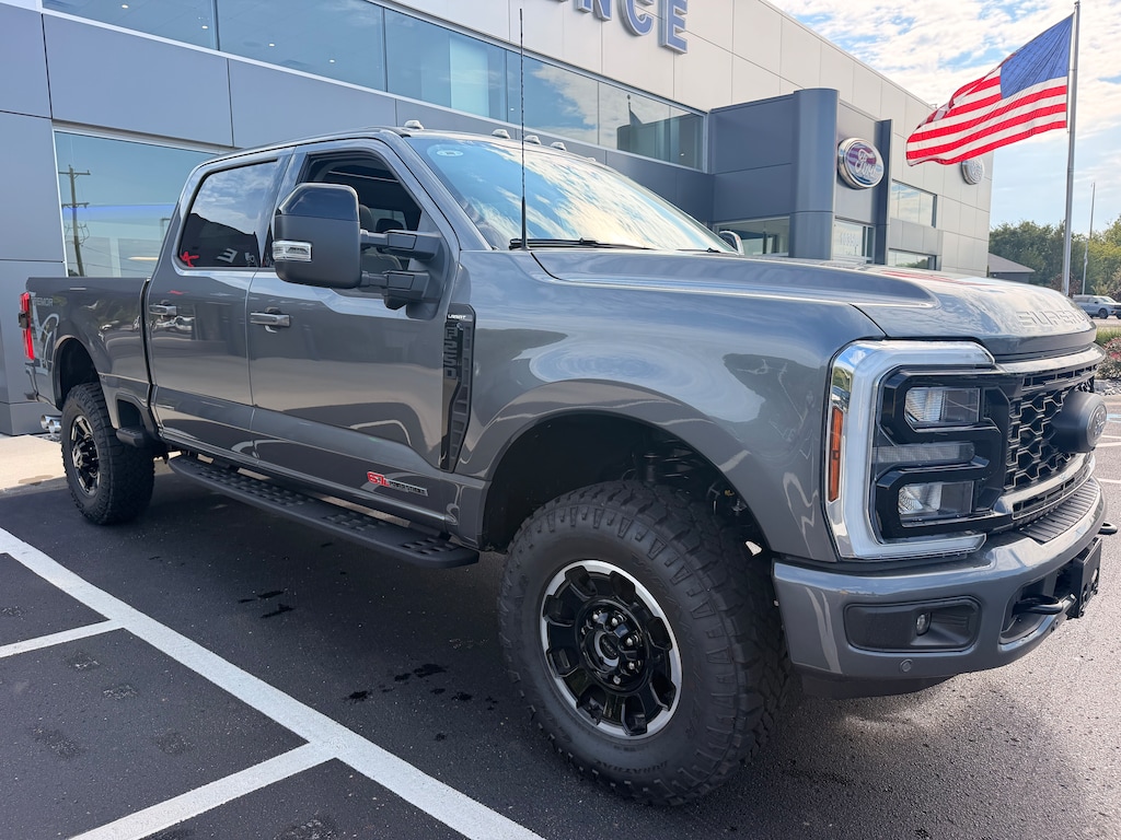 New 2026 Ford Super Duty Lariat TRUCK