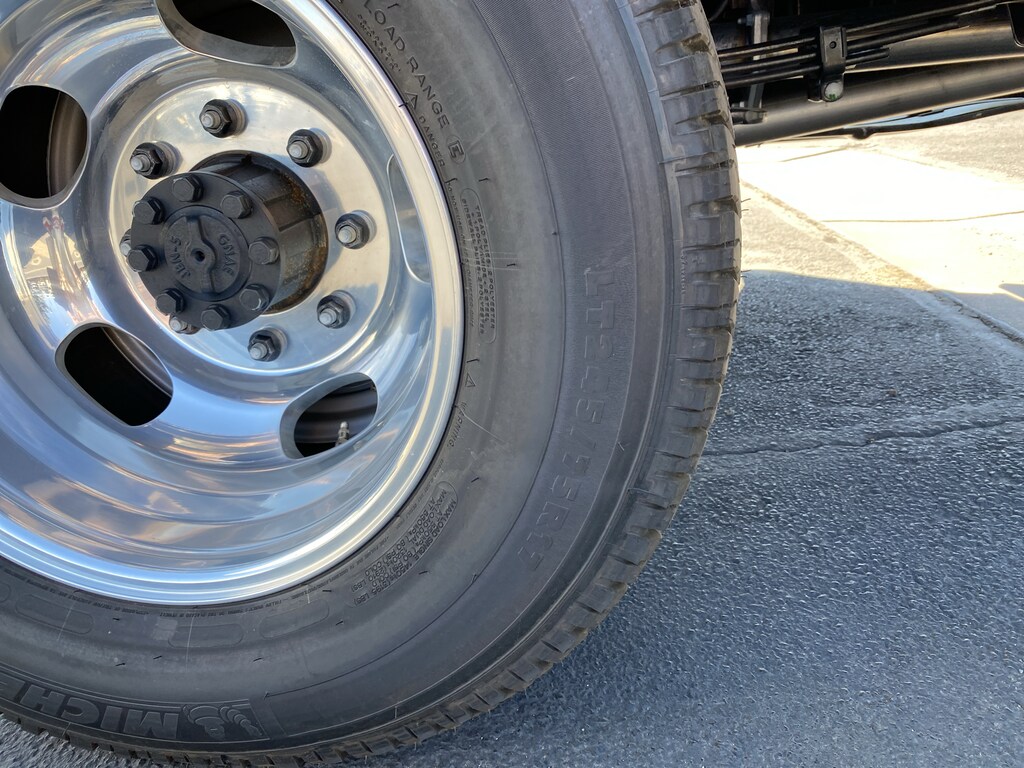 New 2027 Ford Super Duty F-350® Lariat® Truck Crew Cab