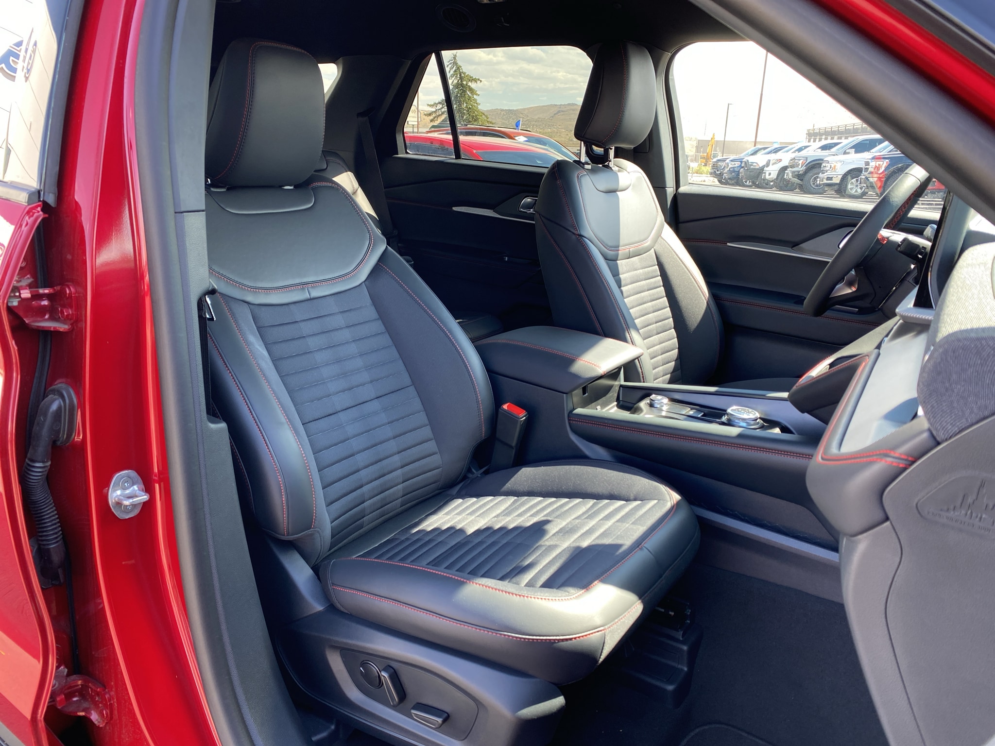 2026 Ford Explorer ST-Line - Photo 5
