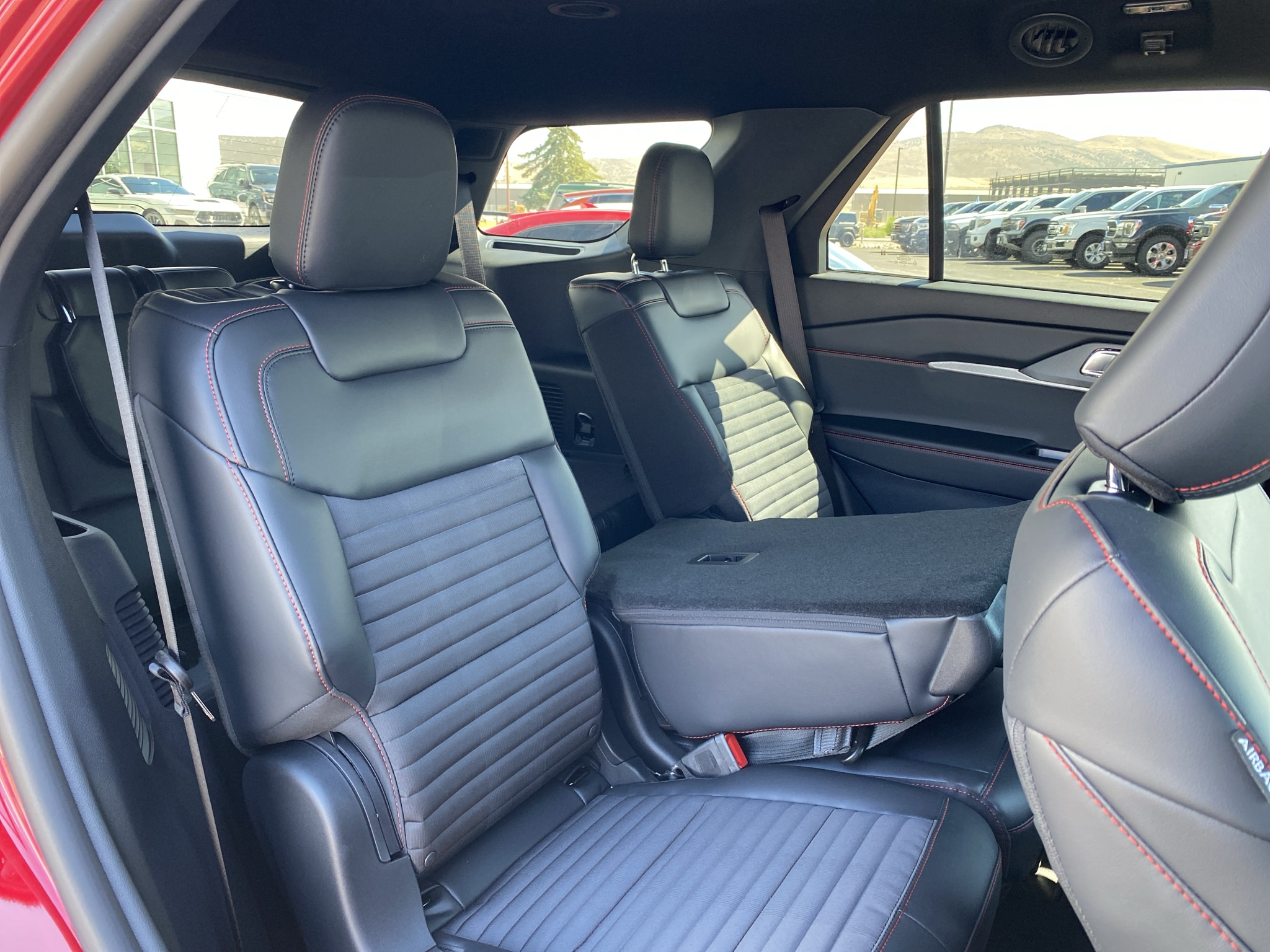 2026 Ford Explorer ST-Line - Photo 6