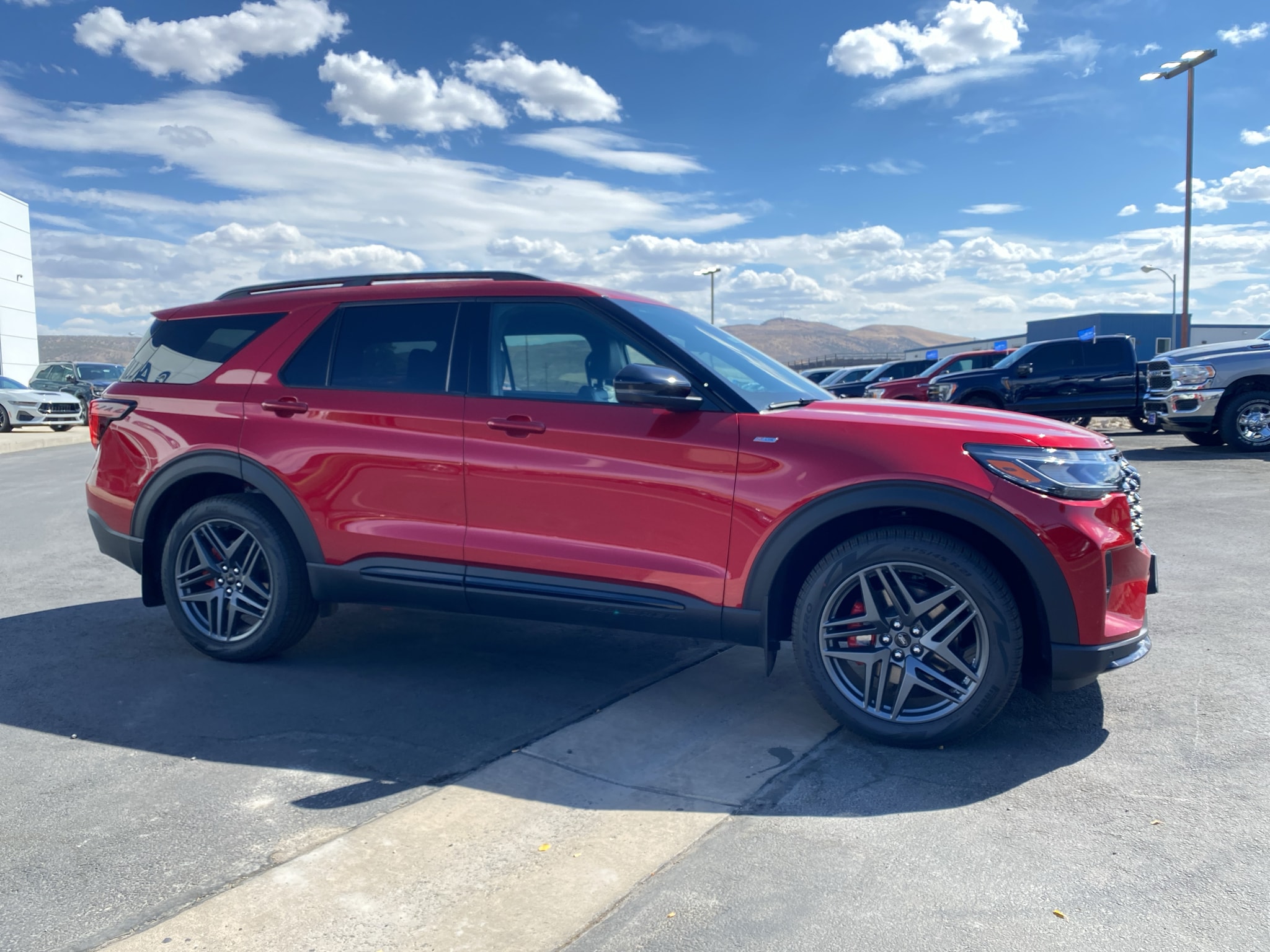 2026 Ford Explorer ST-Line - Photo 17