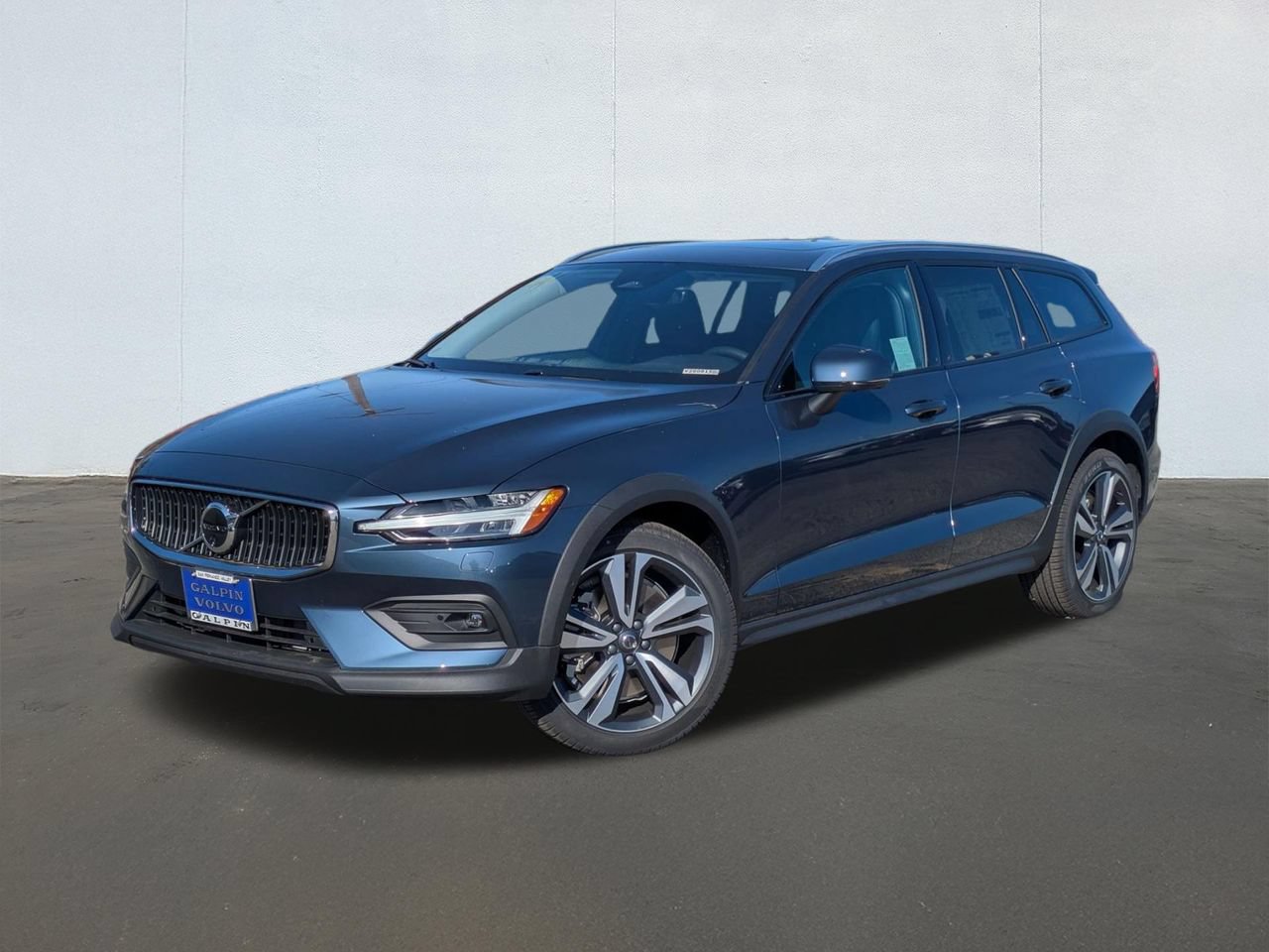 2026 Volvo V60 Cross Country B5 Plus AWD Wagon