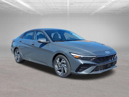 2025 Hyundai Elantra Limited Sedan