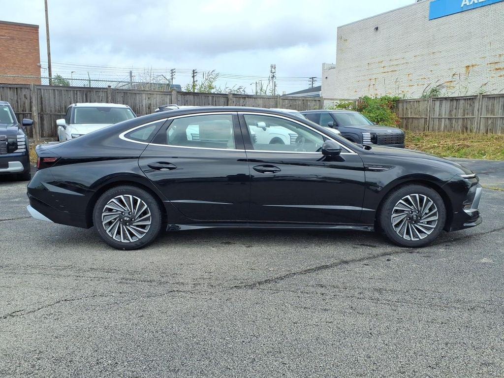 New 2026 Hyundai Sonata Hybrid SEL Sedan