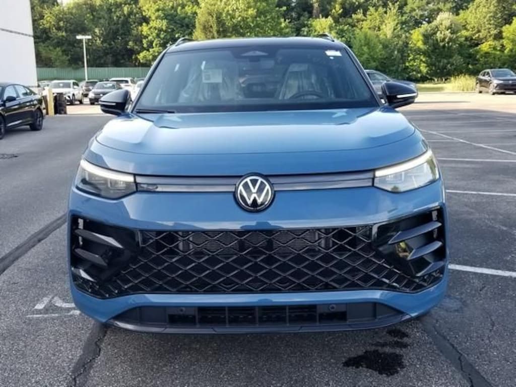 New 2026 Volkswagen Tiguan SE R-Line Black SUV