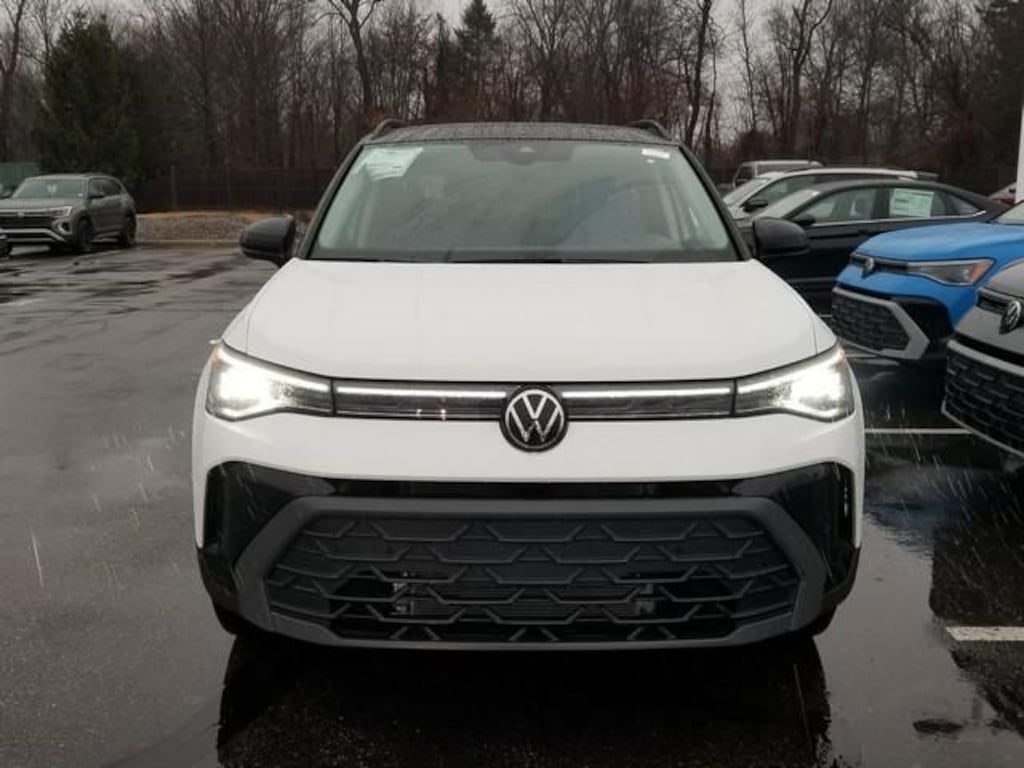 New 2026 Volkswagen Taos 1.5T SE Black SUV