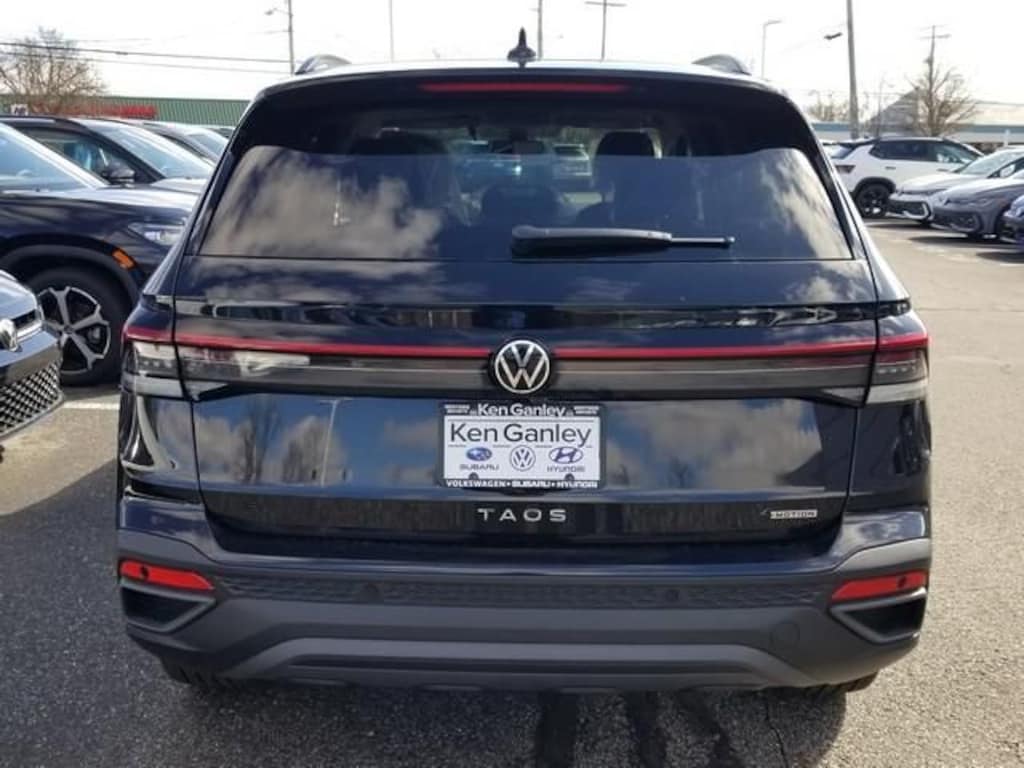 New 2026 Volkswagen Taos 1.5T SE Black SUV